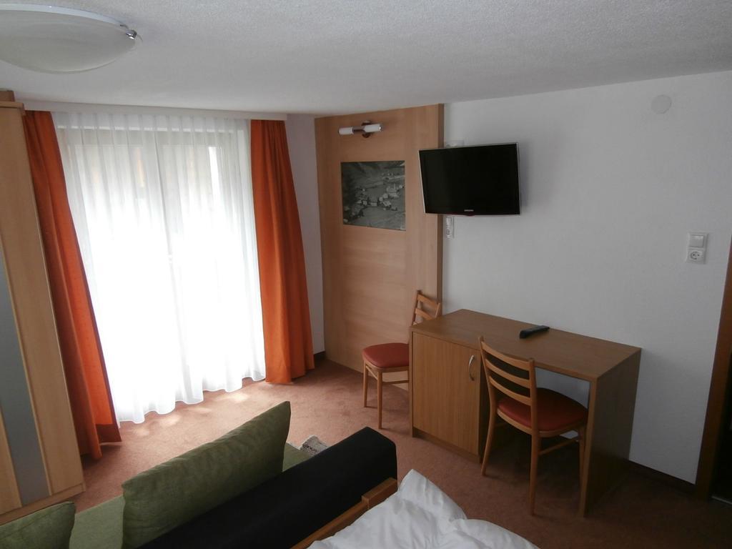 Hotel Haus Plankensteiner à Kaunertal Extérieur photo